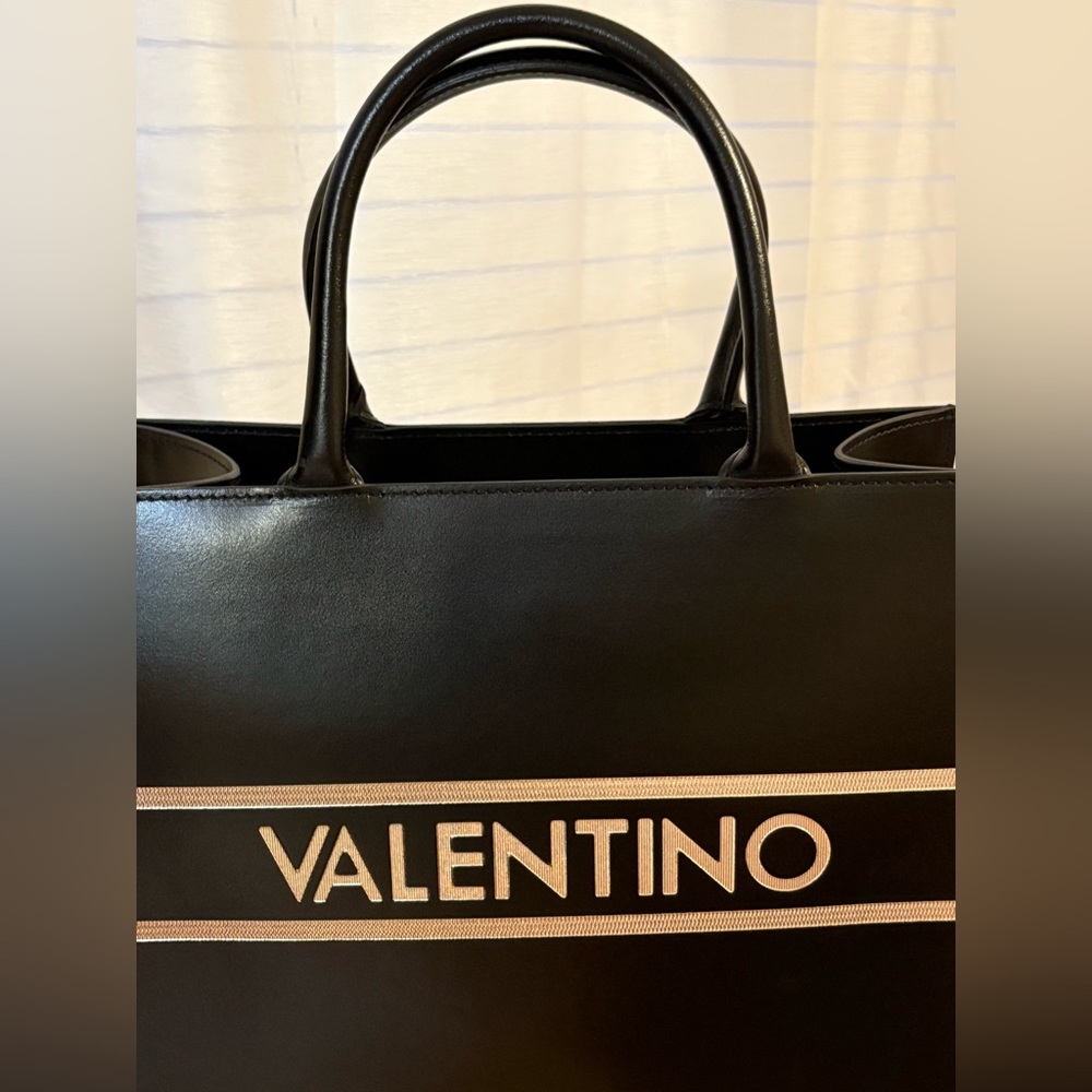 V♣️I♣️P TOTE - Picture 4 of 17